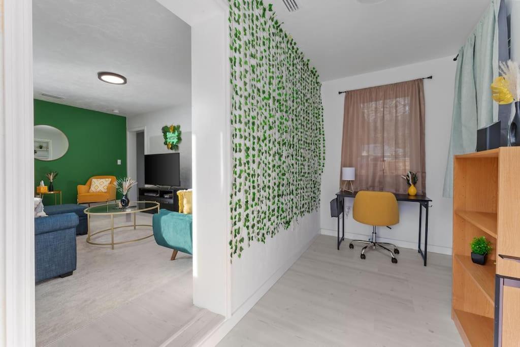 Smart Bungalow: 10-Min To Uf, Central Location เกนส์วิลล์ ภายนอก รูปภาพ