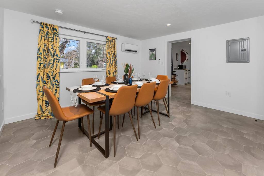 Smart Bungalow: 10-Min To Uf, Central Location เกนส์วิลล์ ภายนอก รูปภาพ
